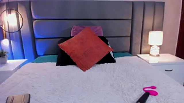 Snapshot of MiaHertz chatting on November 2025 12:42:02 AM MiaHertz online show from November 2025 12:42:02 AM