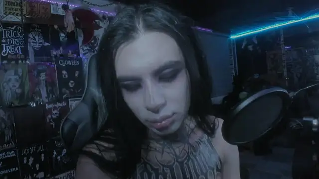 Snapshot of rotten_dreams chatting on March 2025 09:57:01 PM rotten dreams online show from March 2025 09:57:01 PM