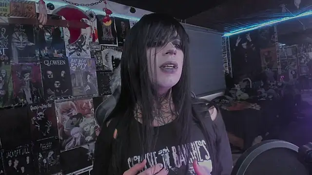 Snapshot of rotten_dreams chatting on February 2026 08:46:02 PM rotten dreams online show from February 2026 08:46:02 PM