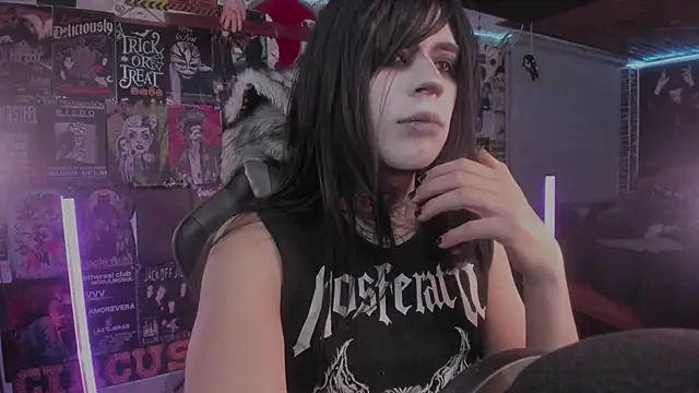 Snapshot of rotten_dreams chatting on April 2026 11:10:02 PM rotten dreams online show from April 2026 11:10:02 PM
