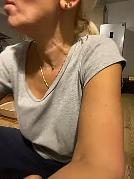 Snapshot of DeboraXporn chatting on October 2025 09:48:02 PM DeboraXporn online show from October 2025 09:48:02 PM