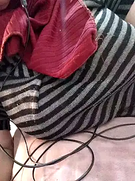 Snapshot of Malak-26 chatting on February 2026 01:32:01 AM Malak-26 online show from February 2026 01:32:01 AM