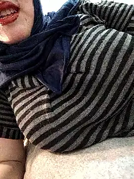 Snapshot of Malak-26 chatting on February 2026 10:18:01 PM Malak-26 online show from February 2026 10:18:01 PM