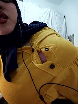 Snapshot of Malak-26 chatting on February 2026 12:09:02 AM Malak-26 online show from February 2026 12:09:02 AM