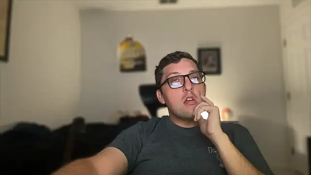 Snapshot of Milflover96 chatting on October 2025 12:52:01 AM Milflover96 online show from October 2025 12:52:01 AM