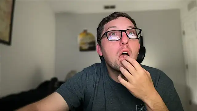 Snapshot of Milflover96 chatting on October 2025 02:32:01 AM Milflover96 online show from October 2025 02:32:01 AM