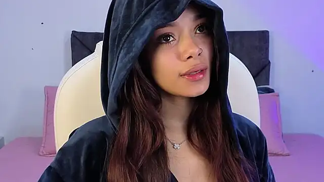 Snapshot of sara_sharma_ chatting on November 2025 02:02:01 PM sara sharma online show from November 2025 02:02:01 PM