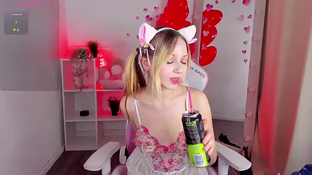 Snapshot of SweetieAngela chatting on February 2025 03:42:01 AM SweetieAngela online show from February 2025 03:42:01 AM