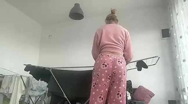 Snapshot of sarrah_rossy chatting on February 2025 01:37:02 PM sarrah rossy online show from February 2025 01:37:02 PM