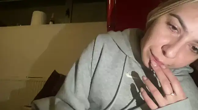 Snapshot of sarrah_rossy chatting on February 2025 10:21:01 PM sarrah rossy online show from February 2025 10:21:01 PM