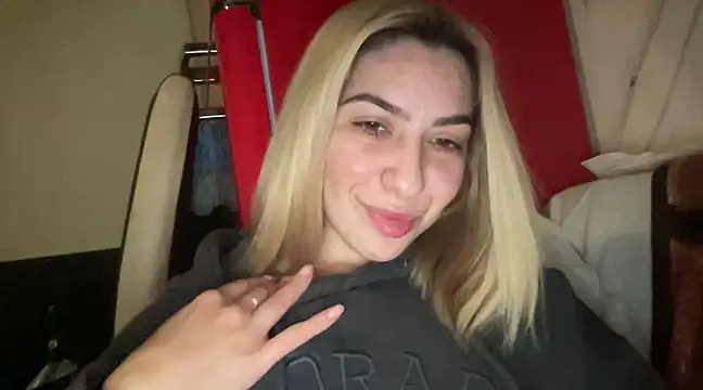 Snapshot of sarrah_rossy chatting on February 2025 07:38:01 PM sarrah rossy online show from February 2025 07:38:01 PM