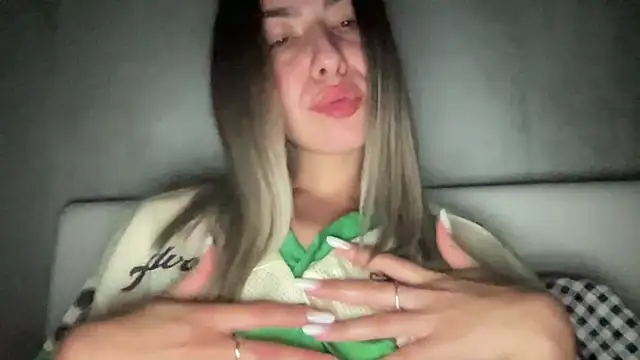 Snapshot of sarrah_rossy chatting on September 2025 09:14:02 PM sarrah rossy online show from September 2025 09:14:02 PM