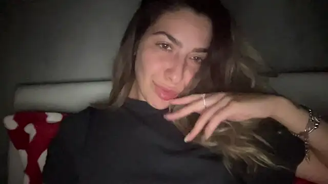 Snapshot of sarrah_rossy chatting on October 2025 09:27:01 PM sarrah rossy online show from October 2025 09:27:01 PM