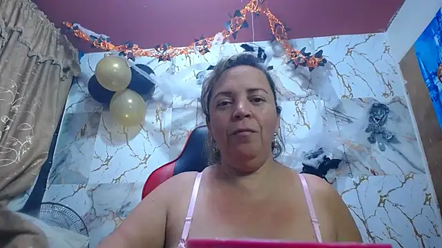 Snapshot of alina_maturehot chatting on October 2025 12:32:02 AM alina maturehot online show from October 2025 12:32:02 AM