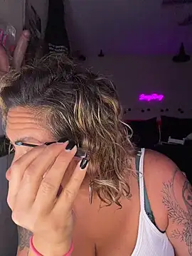 bossyroxy84 online show from November 2025 12:55:02 AM