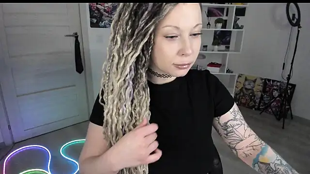 HoneySallyMoore online show from April 2026 06:02:02 PM