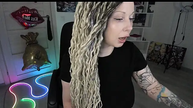 HoneySallyMoore online show from May 2026 06:59:01 PM