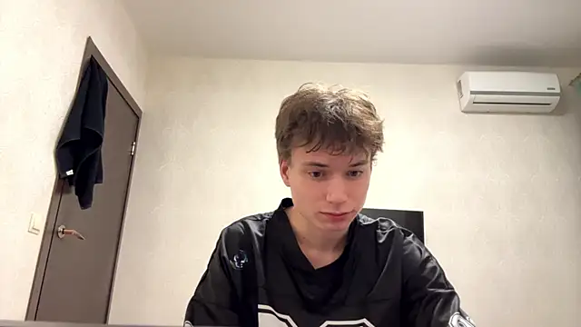 aronrodrigos online show from February 2025 11:02:02 PM