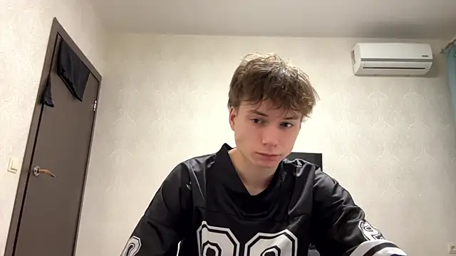 aronrodrigos online show from February 2025 10:07:02 PM