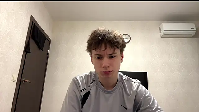 aronrodrigos online show from February 2025 10:37:01 PM