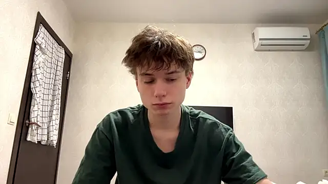 aronrodrigos online show from February 2025 06:04:02 PM