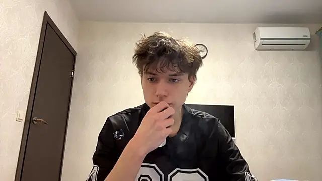 aronrodrigos online show from February 2025 06:15:02 PM