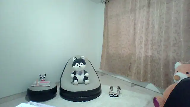 Hanna latinaa online show from March 2025 11:11:02 PM