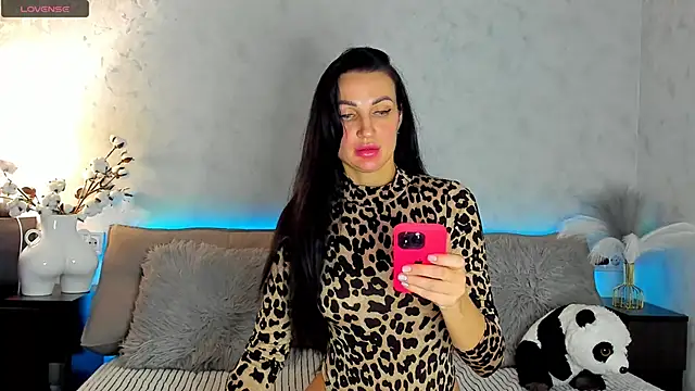 Snapshot of Tina_Mart chatting on November 2025 01:54:02 PM Tina Mart online show from November 2025 01:54:02 PM