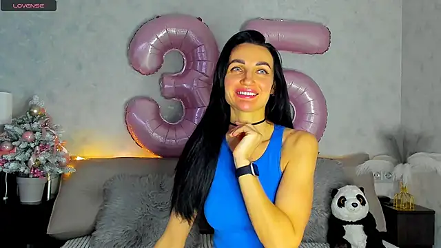 Snapshot of Tina_Mart chatting on December 2025 12:14:02 PM Tina Mart online show from December 2025 12:14:02 PM