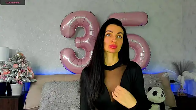 Snapshot of Tina_Mart chatting on December 2025 11:30:02 AM Tina Mart online show from December 2025 11:30:02 AM