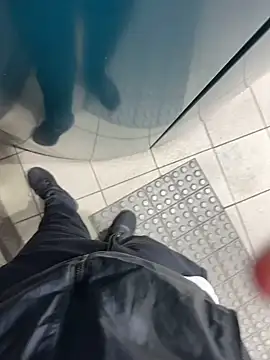 Snapshot of YARASERO-kun chatting on February 2025 09:10:01 AM YARASERO-kun online show from February 2025 09:10:01 AM