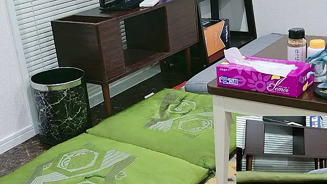 Snapshot of YARASERO-kun chatting on December 2025 12:10:01 PM YARASERO-kun online show from December 2025 12:10:01 PM