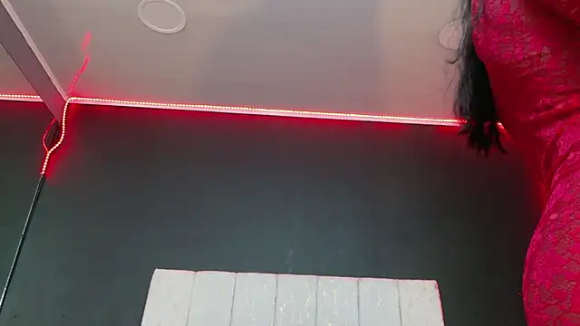 Snapshot of MariamLaraa chatting on September 2025 12:38:02 PM MariamLaraa online show from September 2025 12:38:02 PM