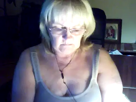 Snapshot of Violet5364 chatting on September 2025 07:15:02 PM Violet5364 online show from September 2025 07:15:02 PM