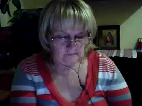 Snapshot of Violet5364 chatting on November 2025 03:36:01 PM Violet5364 online show from November 2025 03:36:01 PM