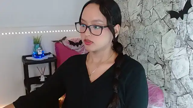 Snapshot of Emilybateee chatting on October 2025 07:26:02 PM Emilybateee online show from October 2025 07:26:02 PM