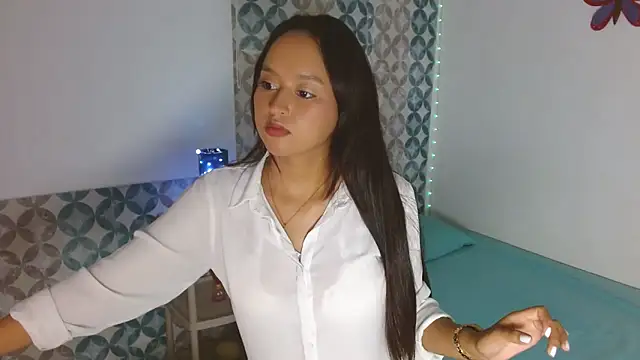 Snapshot of Emilybateee chatting on November 2025 03:24:01 PM Emilybateee online show from November 2025 03:24:01 PM