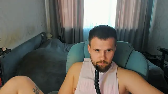 Snapshot of Vladik_b chatting on June 2026 05:28:02 PM Vladik b online show from June 2026 05:28:02 PM