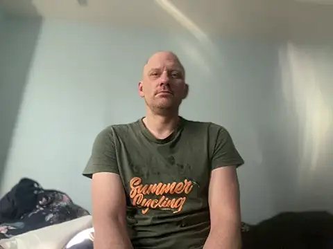 Krzysiekg123 online show from February 2025 10:05:02 AM