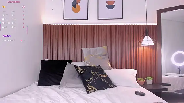 Snapshot of julietaevanns chatting on March 2025 05:46:01 AM julietaevanns online show from March 2025 05:46:01 AM