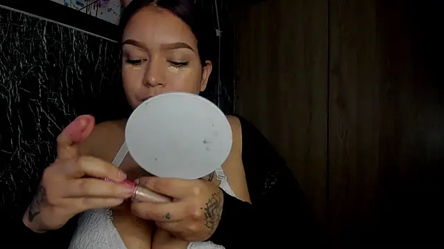 Snapshot of Bellota_Girl chatting on October 2025 12:02:01 AM Bellota Girl online show from October 2025 12:02:01 AM