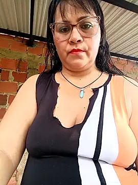 Snapshot of promiscuous-indecent-momm chatting on April 2026 02:31:01 PM promiscuous-indecent-momm online show from April 2026 02:31:01 PM