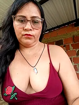 Snapshot of promiscuous-indecent-momm chatting on April 2026 06:24:02 PM promiscuous-indecent-momm online show from April 2026 06:24:02 PM