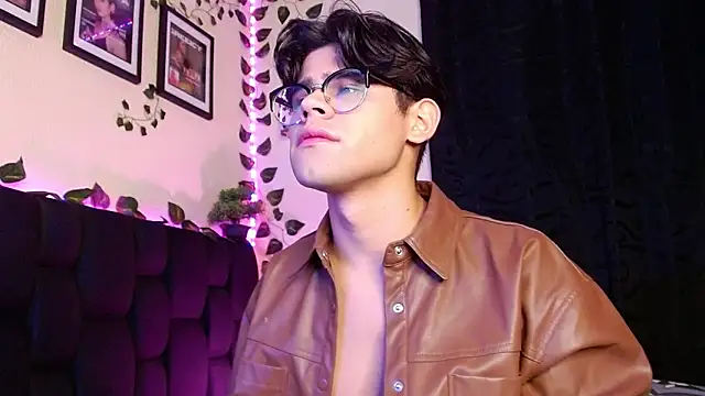 Snapshot of isaac-saenz chatting on February 2025 09:36:02 PM isaac-saenz online show from February 2025 09:36:02 PM