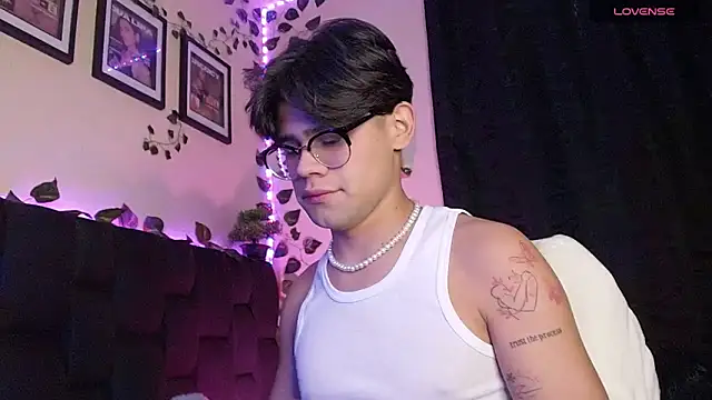 Snapshot of isaac-saenz chatting on February 2025 08:09:02 PM isaac-saenz online show from February 2025 08:09:02 PM