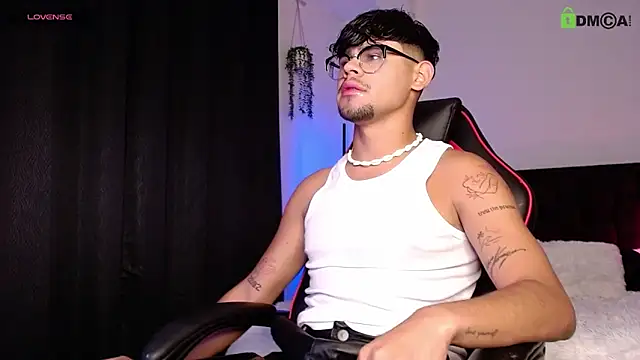 Snapshot of isaac-saenz chatting on September 2025 09:58:01 PM isaac-saenz online show from September 2025 09:58:01 PM