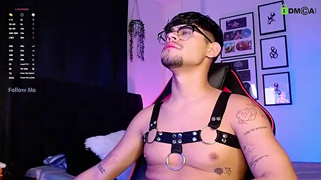 isaac-saenz online show from November 2025 10:10:02 PM