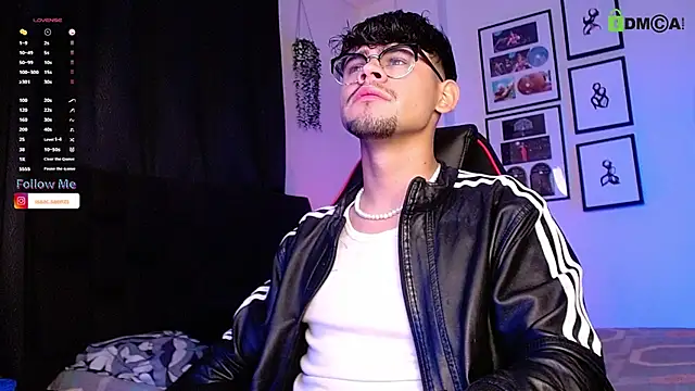 isaac-saenz online show from November 2025 10:25:01 PM