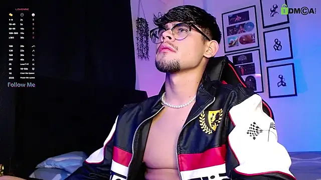 isaac-saenz online show from December 2025 11:21:01 PM