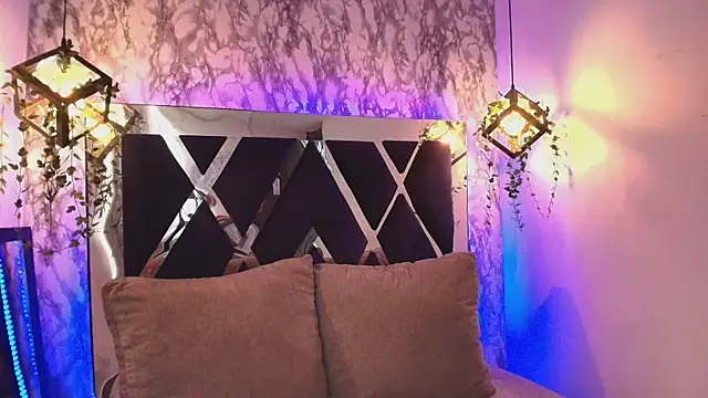 Snapshot of charlotte_bluee chatting on November 2025 06:39:01 PM charlotte bluee online show from November 2025 06:39:01 PM